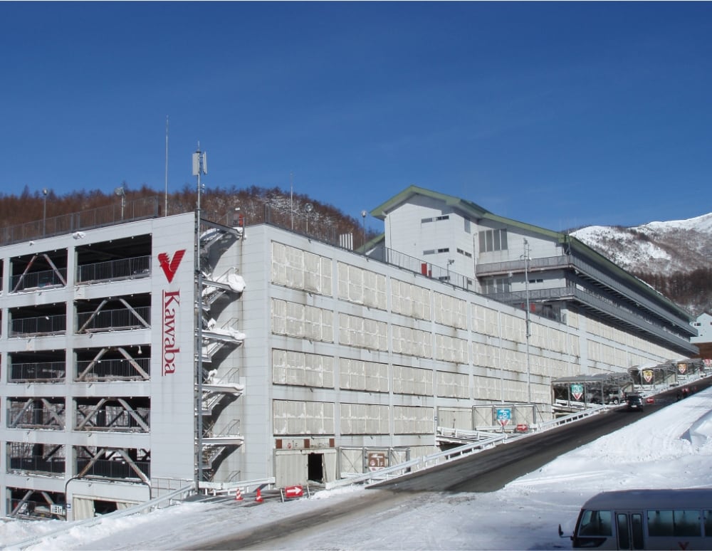 雪の日も乗り降りが楽な立体駐車場