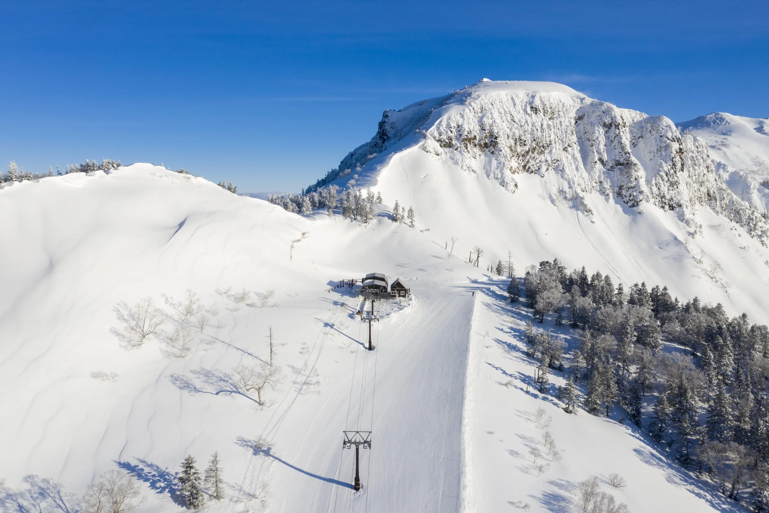 【2025/26シーズン版】関越道のICから20km未満！ 好アクセスの群馬県内スキー場5選